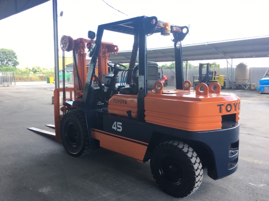 ขายรถยกโฟน์คลิฟท์ยี่ห้อTOYOTA5FD45 3เมตรเข้าตู้