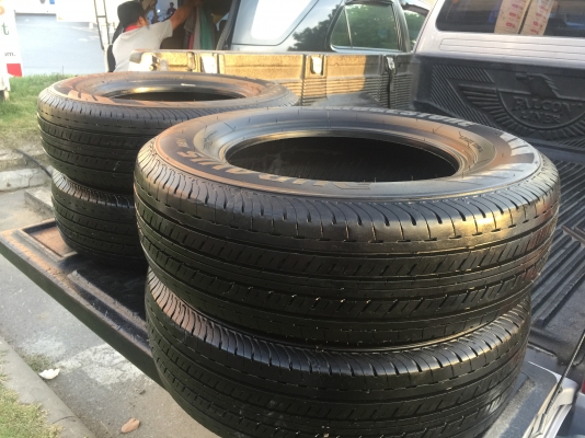 ยาง Bridgestone 205 70 15 ปลายปี17 ดอกเต็ม ไม่มีปะ เนื้อนิ่มๆ ใช้ยาว ราคาไม่แพง