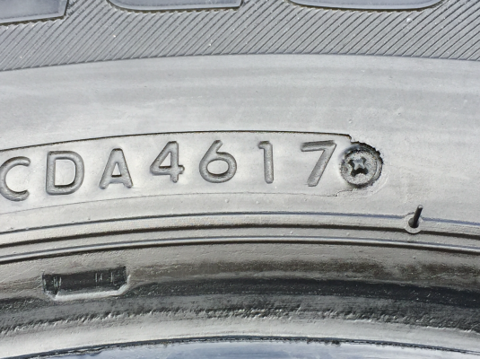 ยาง Bridgestone 205 70 15 ปลายปี17 ดอกเต็ม ไม่มีปะ เนื้อนิ่มๆ ใช้ยาว ราคาไม่แพง