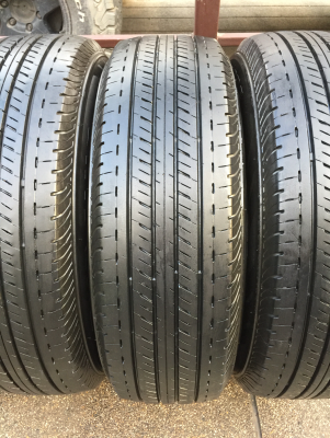 ยาง Bridgestone 205 70 15 ปลายปี17 ดอกเต็ม ไม่มีปะ เนื้อนิ่มๆ ใช้ยาว ราคาไม่แพง