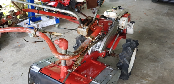 รถพรวนดิน 7 แรง เบนซิน ใบตีดิน 80 \% รถพรวนดิน 7 แรง เบนซิน ใบตีดิน 80 \%