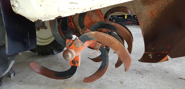 รถพรวนดิน 5.7 แรงเบนซิน มีผานยกร่อง