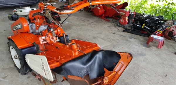 รถพรวนดิน 5.7 แรงเบนซิน มีผานยกร่อง