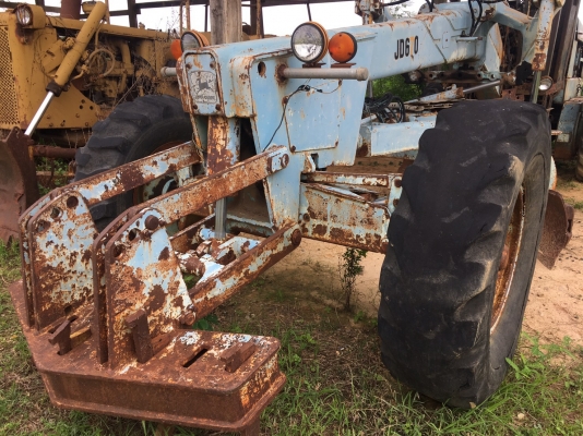 ขายด่วน รถเกรดเดอร์ จอหน์เดียร์ JD670 สภาพพร้อมใช้งาน เครื่องดีเยี่ยม ระบบ(ไฮดรอลิคพร้อมทำงาน) สนใจสอบถามไว้ใช้งาน ราคาย่อมเยาว์ สนใจสอบถาม 093 0764943 คุณ ตั้ม