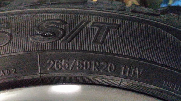 ขายล้อแม็กซ์พร้อมยาง 265/50/r20 Leonhart แท้