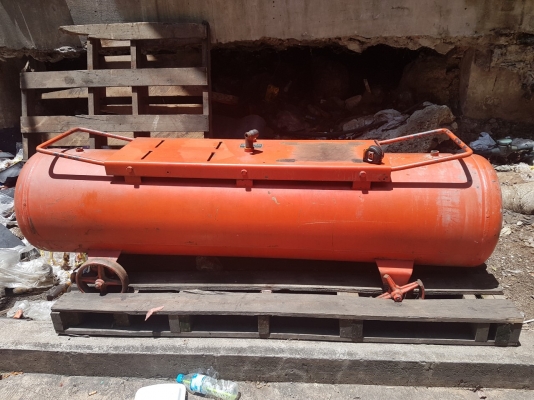 **ขายถูกๆ ถังลมมือสอง(เก่าญี่ปุ่น)** NISSALCO ความจุ 320 ลิตร เป็นถังของรุ่นแรงดันสูง ถังหนาแน่นอน ไม่มีผุครับ