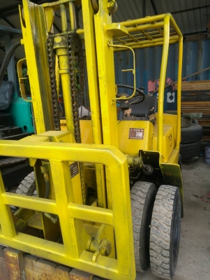 รถโฟคลิบมี 2 คันยก 2 ตันทั้งสองคันเสาสูง 4.50 เมตรโคมัสสุกับโตโยต้า ราคา 100,000 เก่านอกรถ กทม