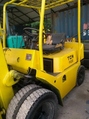 รถโฟคลิบมี 2 คันยก 2 ตันทั้งสองคันเสาสูง 4.50 เมตรโคมัสสุกับโตโยต้า ราคา 100,000 เก่านอกรถ กทม