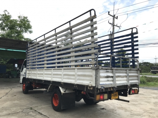 รถ 6 ล้อกระบะบรรทุก ยี่ห้ออีซูซุ รุ่น NQR ขนาด 175 แรงม้า จดทะเบียนปี 2549 มีประกันชั้น 3 พึ่งทำ 12/