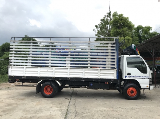 รถ 6 ล้อกระบะบรรทุก ยี่ห้ออีซูซุ รุ่น NQR ขนาด 175 แรงม้า จดทะเบียนปี 2549 มีประกันชั้น 3 พึ่งทำ 12/