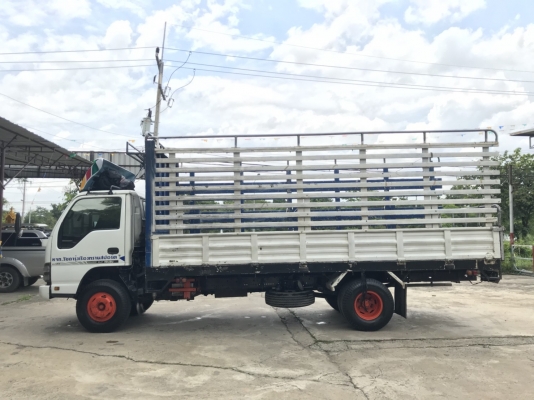 รถ 6 ล้อกระบะบรรทุก ยี่ห้ออีซูซุ รุ่น NQR ขนาด 175 แรงม้า จดทะเบียนปี 2549 มีประกันชั้น 3 พึ่งทำ 12/