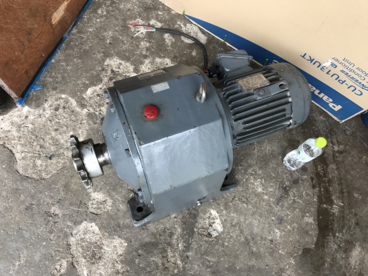 ขายมอเตอร์เกียร์ Teco 3HP. 380V หัวเกียร์ LM อัตราทด 1:180 made in Taiwan เพลาออกประมาณ 8รอบต่อนาที รอบช้าหัวใหญ่แรงบิดเยอะ สภาพสวยมาก หมุนนิ่ม พร้อมใช้งาน ราคา 9,800 บาท