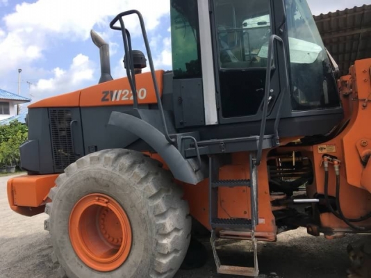 ขาย 2,500,000 รถตักล้อยาง HITACHI ZW 220 เอกสารเล่มทะเบียน รถสวยเหมือนใหม่ เอกสารพร้อมโอน รถอยู่ สระบุรี 090-772-3710 090-772-3708