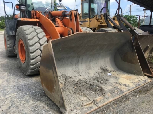 ขาย 2,500,000 รถตักล้อยาง HITACHI ZW 220 เอกสารเล่มทะเบียน รถสวยเหมือนใหม่ เอกสารพร้อมโอน รถอยู่ สระบุรี 090-772-3710 090-772-3708