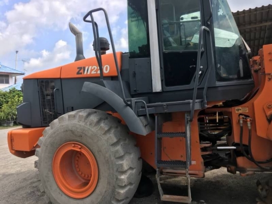 ขาย 2,500,000 รถตักล้อยาง HITACHI ZW 220 เอกสารเล่มทะเบียน รถสวยเหมือนใหม่ เอกสารพร้อมโอน รถอยู่ สระบุรี 090-772-3710 090-772-3708