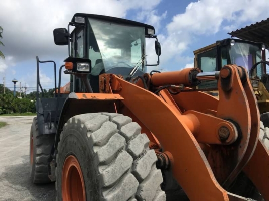 ขาย 2,500,000 รถตักล้อยาง HITACHI ZW 220 เอกสารเล่มทะเบียน รถสวยเหมือนใหม่ เอกสารพร้อมโอน รถอยู่ สระบุรี 090-772-3710 090-772-3708