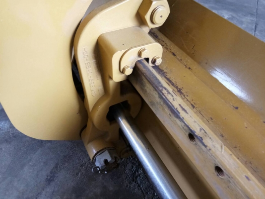 รถเกรด CAT 140 G ทำงาน 200 กว่า ชม.เอกสารเล่มทะเบียนราคา 6,000,000 ต่อรอง