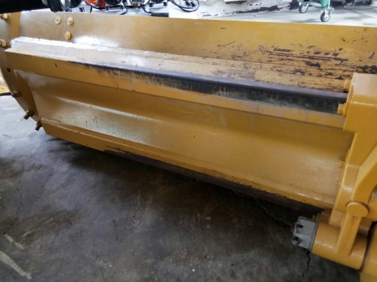 รถเกรด CAT 140 G ทำงาน 200 กว่า ชม.เอกสารเล่มทะเบียนราคา 6,000,000 ต่อรอง