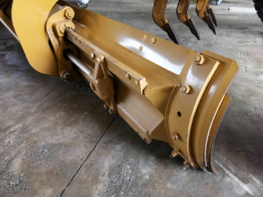 รถเกรด CAT 140 G ทำงาน 200 กว่า ชม.เอกสารเล่มทะเบียนราคา 6,000,000 ต่อรอง