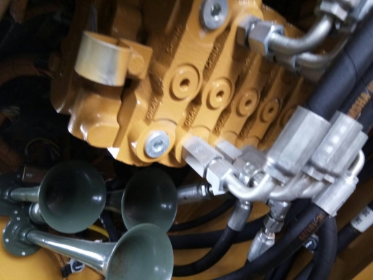 รถเกรด CAT 140 G ทำงาน 200 กว่า ชม.เอกสารเล่มทะเบียนราคา 6,000,000 ต่อรอง