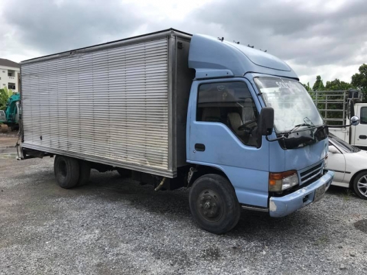 6ล้อ NPR 120 ปี2000 รถห้าง ยาว5เมตร เครื่องติดแต่หลวม รถขับได้ ครัชซีดี ขายตามสภาพ เล่มพร้อม