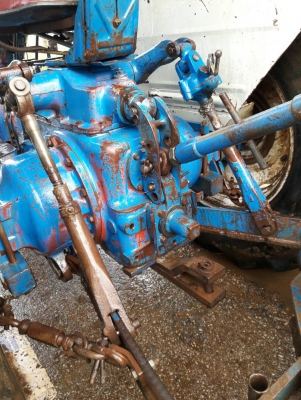 ขายรถไถฟอร์ด 6600 เสื้อลาย ขายรถไถฟอร์ด 6600 เสื้อลาย