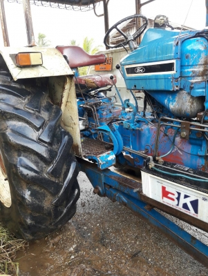 ขายรถไถฟอร์ด 6600 เสื้อลาย ขายรถไถฟอร์ด 6600 เสื้อลาย