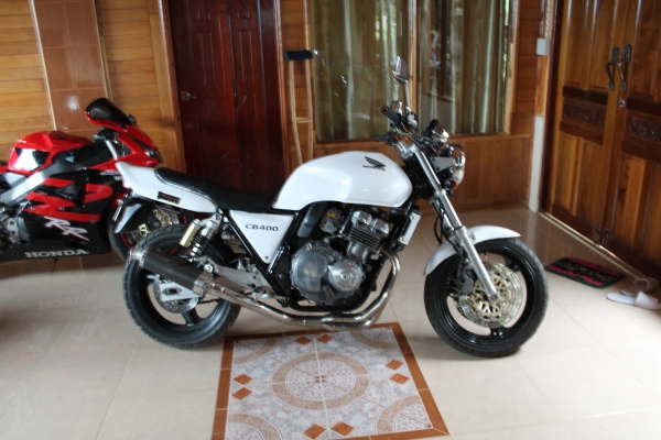 CB  400   สภาพดีวิ่งดีใช้งานตลอด  ivn ปี 93 สนใจ ติดต่อ  นัท  0805675816