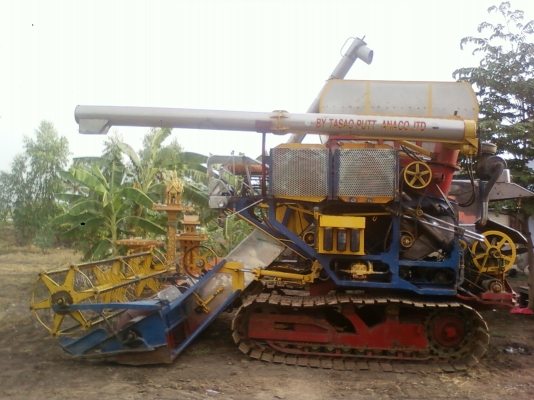 ขาย!! รถเกี่ยวข้าว อู่ท่าเสาพัฒนา อุ้ม 2.3 ตัน ท่อไซโลปรับระดับ เครื่อง HINO HO7D TURBO / DAIKIN 23 / ตัวเดิน 12 (เก่านอก)