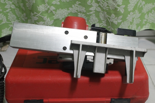 กบไสไม้ไฟฟ้ายี่ห้อ maktec mt110 สภาพดีเกิน 90 เปอร์เซนต์ครับ กบไสไม้ไฟฟ้ายี่ห้อ maktec mt110 สภาพดีเกิน 90 เปอร์เซนต์ครับ