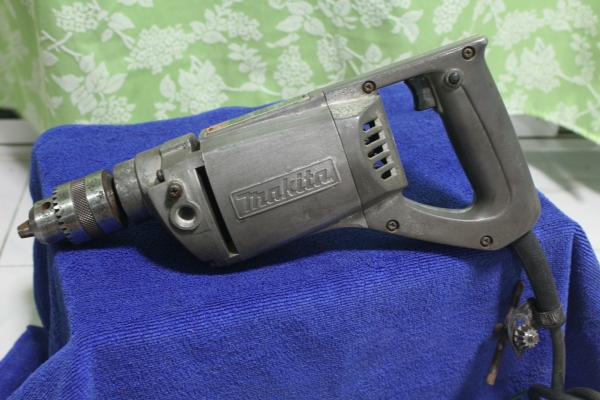 สว่านไฟฟ้าขนาด 4 หุนยี่ห้อ makita รุ่น 6301สภาพดีมากครับพร้อมใช้ สว่านไฟฟ้าขนาด 4 หุนยี่ห้อ makita รุ่น 6301สภาพดีมากครับพร้อมใช้