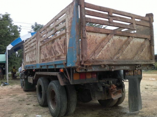 รถอิซูซุ 10 ล้อดั๊ม เปลื่ยนเครื่อง 230 แรงม้า ปี 40  สนใจติดต่อ 081 - 6079515