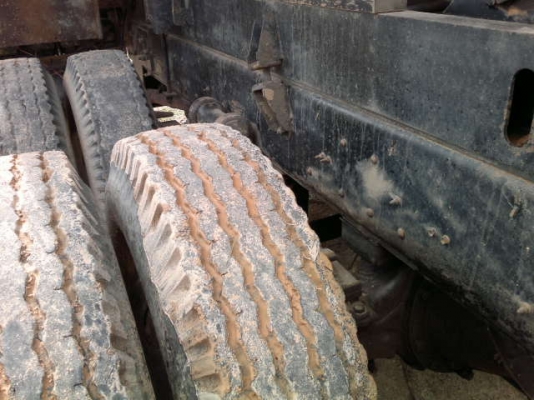 รถอิซูซุ 10 ล้อดั๊ม เปลื่ยนเครื่อง 230 แรงม้า ปี 40  สนใจติดต่อ 081 - 6079515