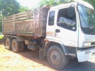 รถอิซูซุ 10 ล้อดั๊ม เปลื่ยนเครื่อง 230 แรงม้า ปี 40  สนใจติดต่อ 081 - 6079515