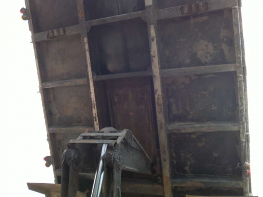 รถอิซูซุ 10 ล้อดั๊ม เปลื่ยนเครื่อง 230 แรงม้า ปี 40  สนใจติดต่อ 081 - 6079515