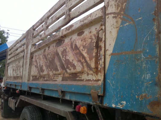 รถอิซูซุ 10 ล้อดั๊ม เปลื่ยนเครื่อง 230 แรงม้า ปี 40  สนใจติดต่อ 081 - 6079515