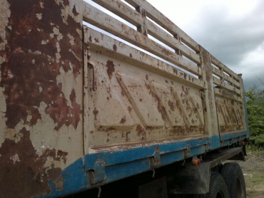 รถอิซูซุ 10 ล้อดั๊ม เปลื่ยนเครื่อง 230 แรงม้า ปี 40  สนใจติดต่อ 081 - 6079515