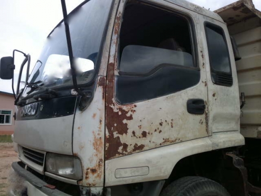 รถอิซูซุ 10 ล้อดั๊ม เปลื่ยนเครื่อง 230 แรงม้า ปี 40  สนใจติดต่อ 081 - 6079515