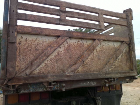 รถอิซูซุ 10 ล้อดั๊ม เปลื่ยนเครื่อง 230 แรงม้า ปี 40  สนใจติดต่อ 081 - 6079515