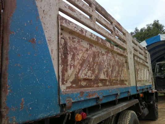 รถอิซูซุ 10 ล้อดั๊ม เปลื่ยนเครื่อง 230 แรงม้า ปี 40  สนใจติดต่อ 081 - 6079515