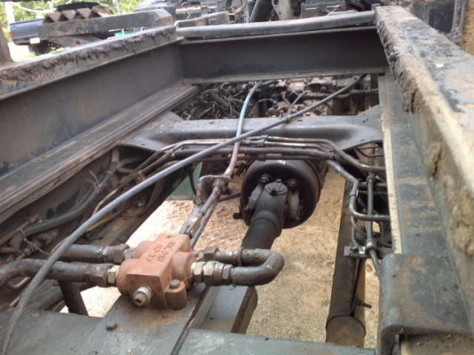 รถอิซูซุ 10 ล้อดั๊ม เปลื่ยนเครื่อง 230 แรงม้า ปี 40  สนใจติดต่อ 081 - 6079515