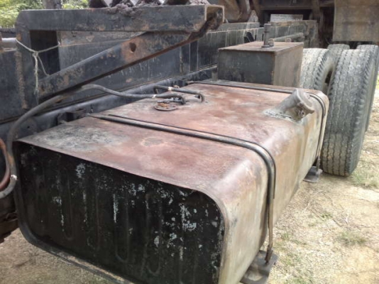 รถอิซูซุ 10 ล้อดั๊ม เปลื่ยนเครื่อง 230 แรงม้า ปี 40  สนใจติดต่อ 081 - 6079515