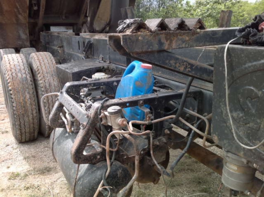 รถอิซูซุ 10 ล้อดั๊ม เปลื่ยนเครื่อง 230 แรงม้า ปี 40  สนใจติดต่อ 081 - 6079515