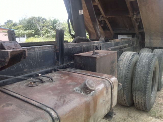 รถอิซูซุ 10 ล้อดั๊ม เปลื่ยนเครื่อง 230 แรงม้า ปี 40  สนใจติดต่อ 081 - 6079515