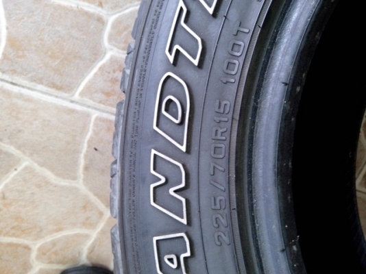 ขายยาง 225/75/15 2 เส้น คนล่ะลาย สภาพดอกดีใช้งานได้