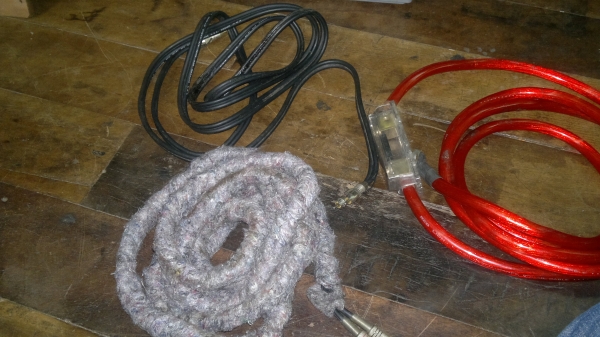 ขายปรีแอมป์ติดรถยนต์+สายไฟ+เส้นใหญ่ยาว3เมตรพร้อมฟิวส์และสายสัญญาณrca