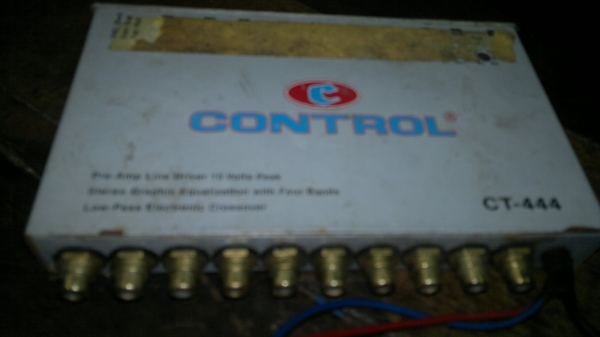 ขายปรีแอมป์ติดรถยนต์+สายไฟ+เส้นใหญ่ยาว3เมตรพร้อมฟิวส์และสายสัญญาณrca