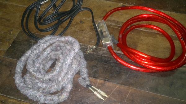 ขายปรีแอมป์ติดรถยนต์+สายไฟ+เส้นใหญ่ยาว3เมตรพร้อมฟิวส์และสายสัญญาณrca