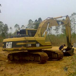 ต้องการขายรถแมคโครcat 320Bเอกสารอินวอยส์ เจ้าของขายเอง
