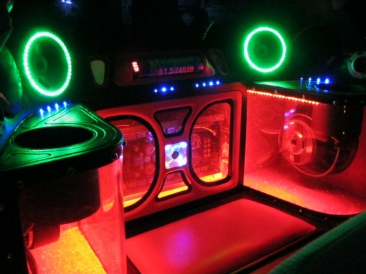 ขายตู้ข้างอะคิลิคดอก12นิ้วใส่ไทรทัน 4000-